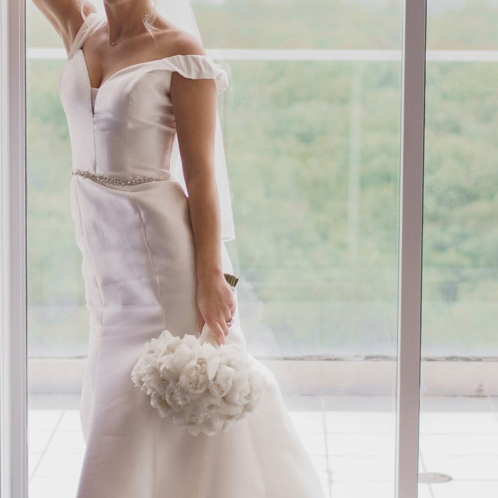 Wedding Dress - Size 4-6, Like New, Luxurious & Stunning